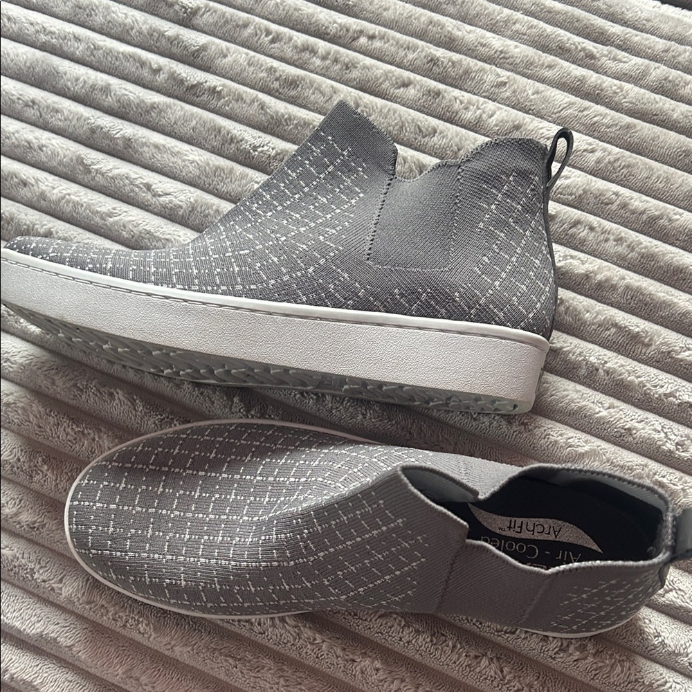 Skechers arch fit Gray Slip-On Sneakers
